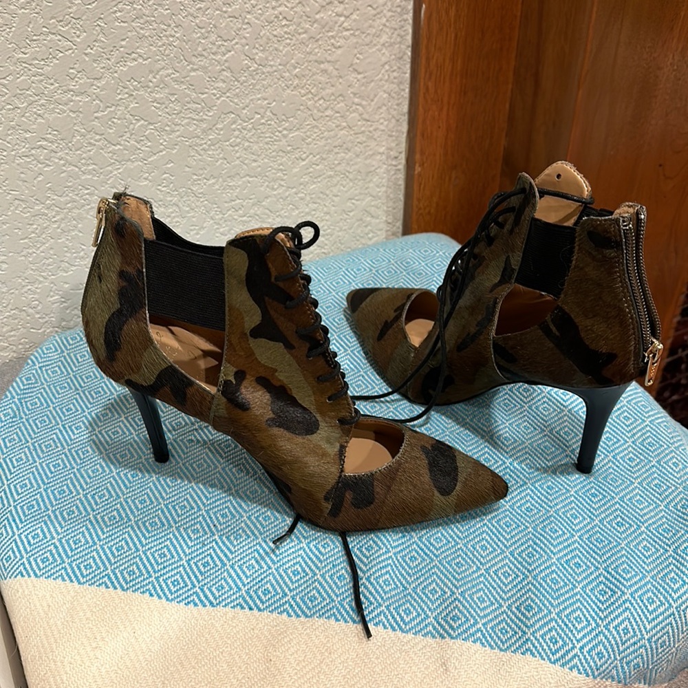 Banana Republic camo fur heels